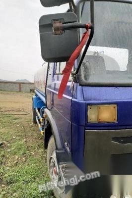 康明斯發(fā)動機灑水車 優(yōu)質高效的城市清潔解決方案