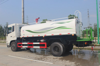 天錦底盤發(fā)動機(jī)馬力解析與灑水車高清細(xì)節(jié)圖鑒賞